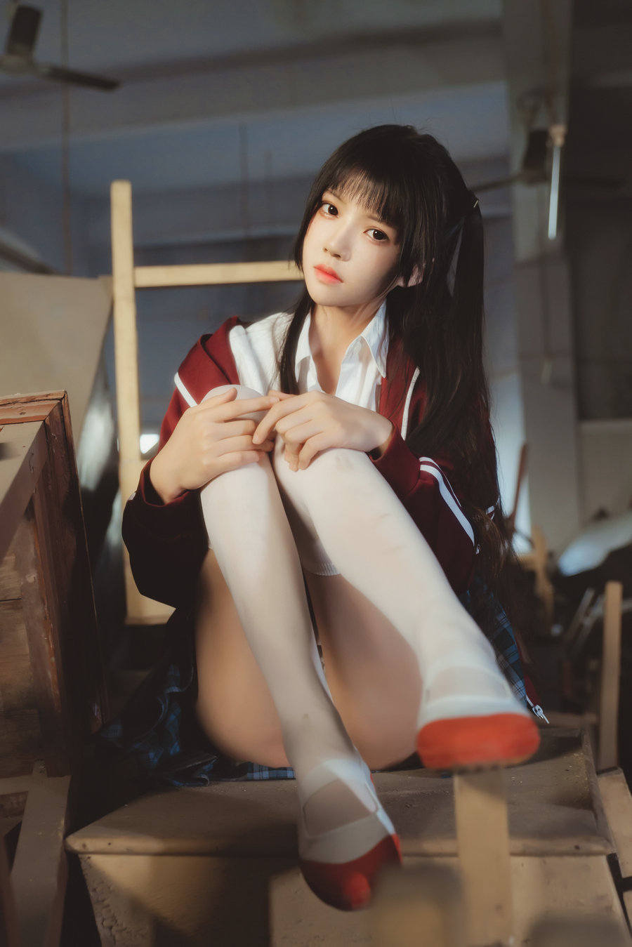 桜桃喵 - 废弃教室 [38P-717MB]