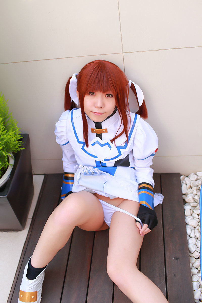 (Cosplay) [うるふふぁんぐ！！ (あやね)] はじめてのなのはたん [297P165MB]