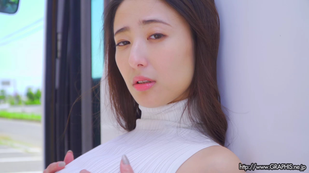[Graphis] Suzu Matsuoka 松岡すず『 Raw Expression 』MOVIE 04 [299MB]