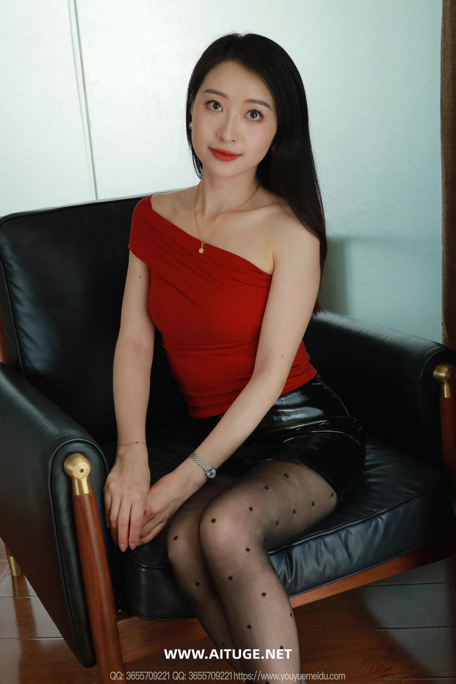 IESS异思趣向 - 模特：小婕《红衣皮裙》[97P-91MB]