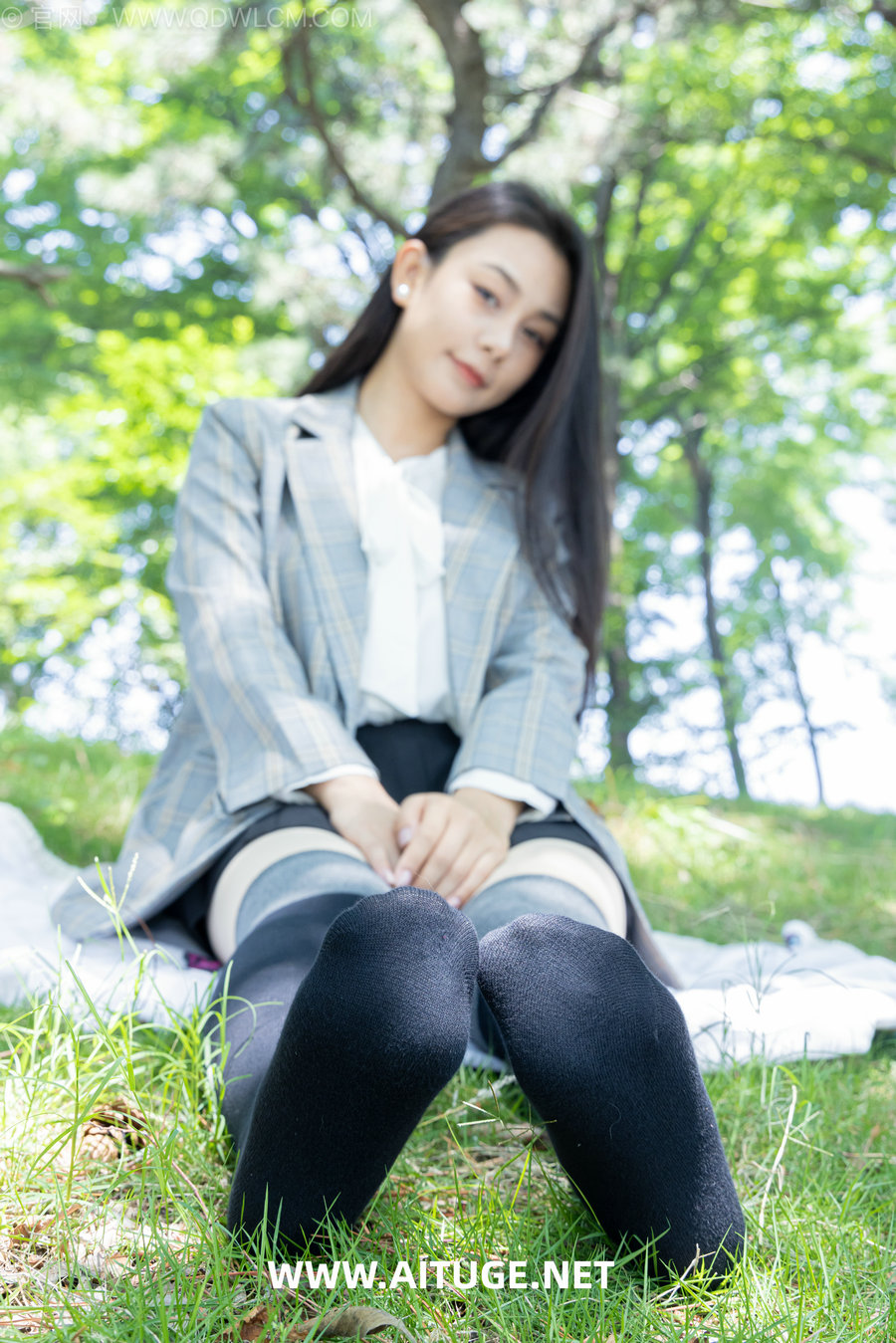 物恋传媒 No.2511 岚岚-制服、皮鞋、黑灰拼接过膝袜、厚肉丝 [200P1V-6.35GB]
