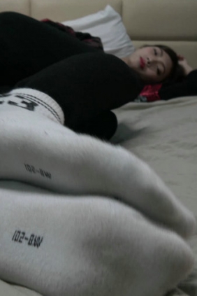 [K&M]丝足视频 YIYI棉袜足秀 [MP4-1.10GB]