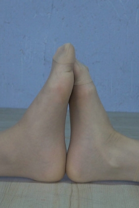 南国足艺 - 思薇和美琪两个绝色美女无意识放松丝袜美脚 [MP4-2.33GB]