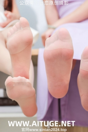丝恋摄影 No.018 小梦&佳佳-薄肉丝，乐福鞋，平底鞋 [232P1V-4.32GB]
