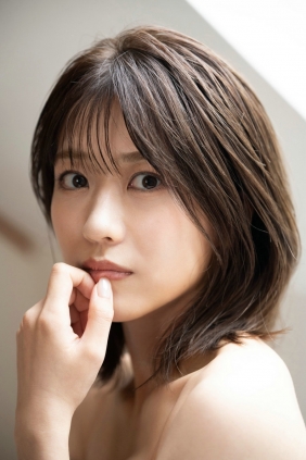 篠崎彩奈 - 彼シャツのぬくもり [33P35MB]