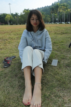 Pary摄影 No.051 大学生静雯室内室外展示36码小可爱美脚 [121P-311MB]
