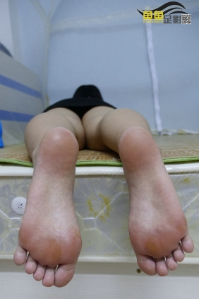 鱼鱼足影 - 大石靴 [35P-45MB]