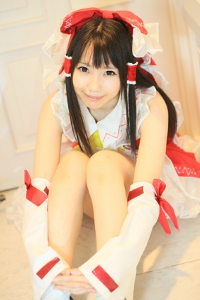(Cosplay)[しゅがー＊みゅく (天使みゅ)] 霊夢さんと夢のいちごぱんつ [342MB]