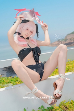 咬一口兔娘 - 下江小春 泳装 [95P2V-2.40GB]