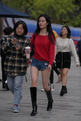 精选街拍视频 No.5437 视觉冲击街拍作品 - 美腿热裤YY [83P-1.86GB]